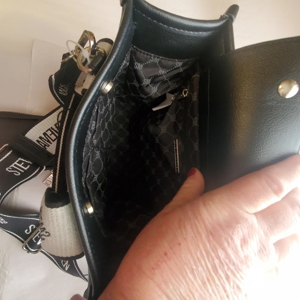 Steve Madden  Bevelyn Black Crossbody Bag. NWT. GUITAR STRAP